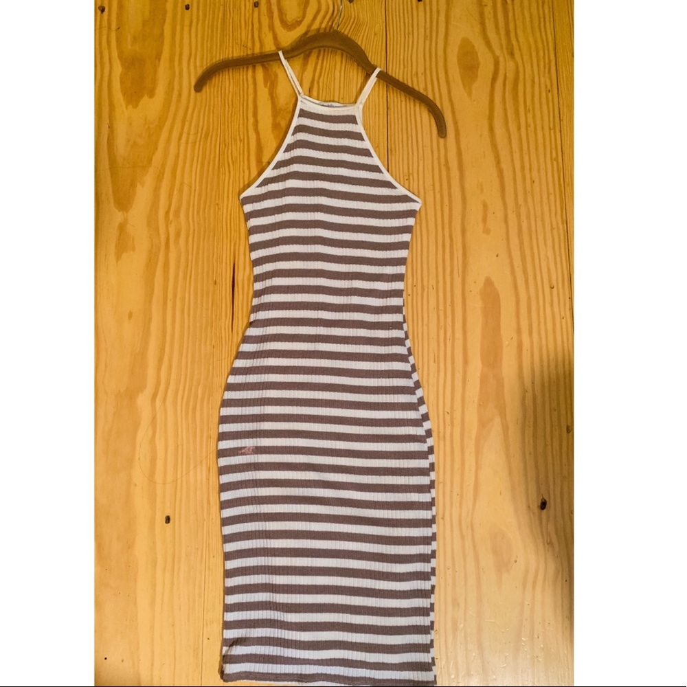 Stripped sleeveless dress with halter neckline.